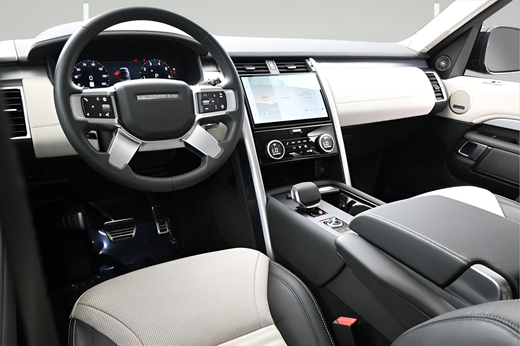 Certified Used 2025 Black Land Rover Dynamic SE image 8