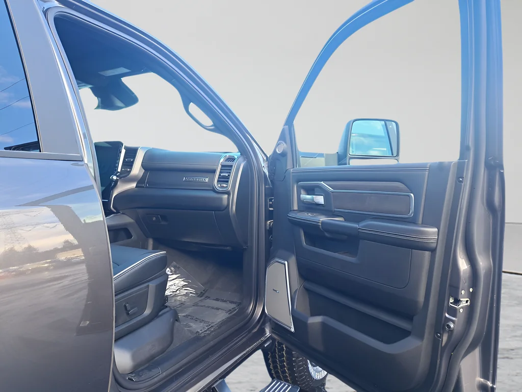 New 2026 Granite Crystal Metallic Clear-Coat Exterior Paint RAM Laramie image 15