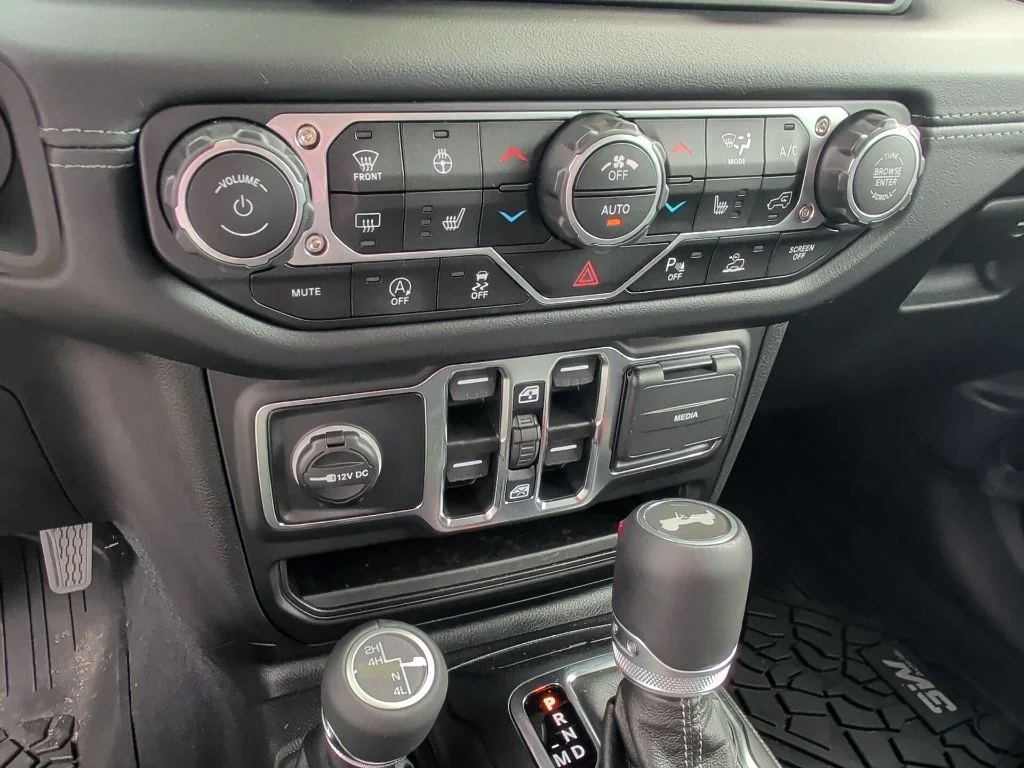Used 2025 Black Jeep Sahara image 16