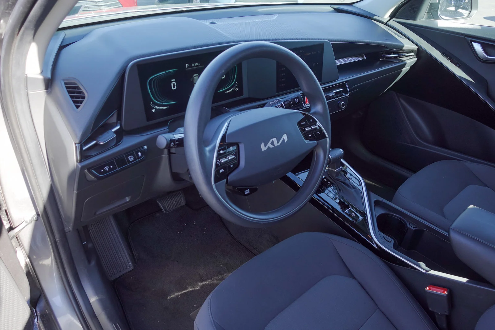 Used 2025 Steel Gray Kia LX image 9