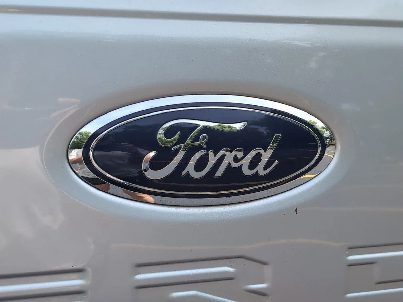 Used 2023 Iconic Silver Ford XLT image 9