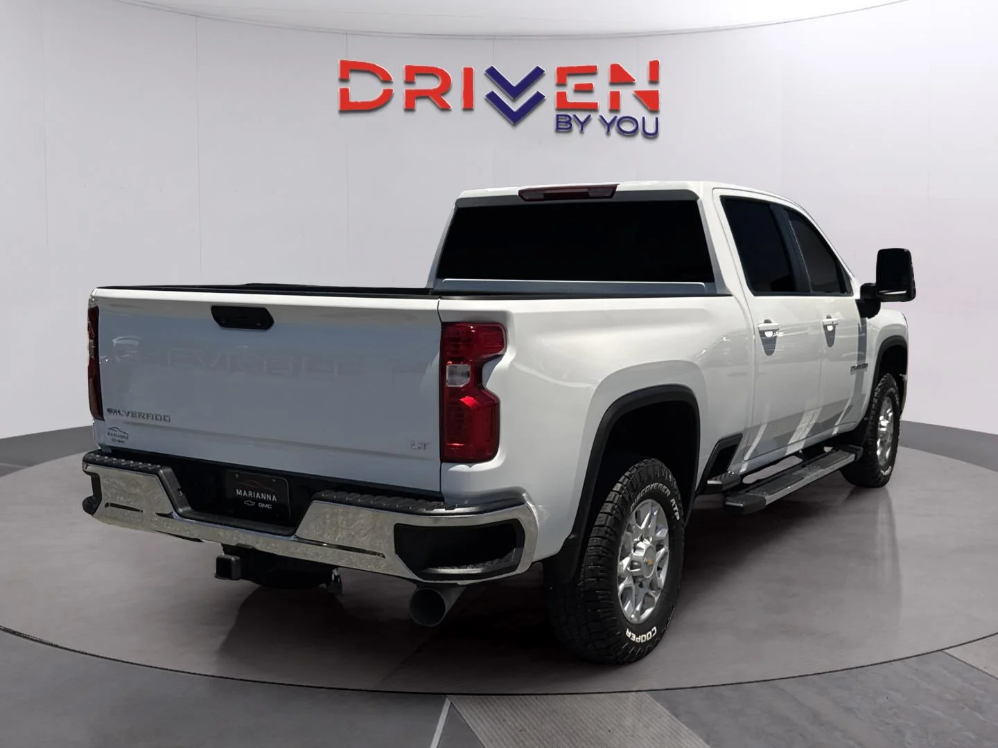 Used 2025 Summit White Chevrolet LT image 5