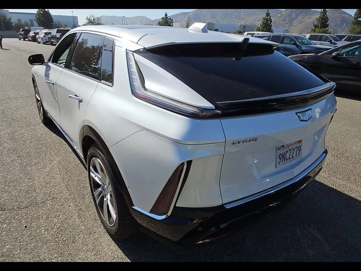 Used 2024 Crystal White Tricoat Cadillac Tech image 8