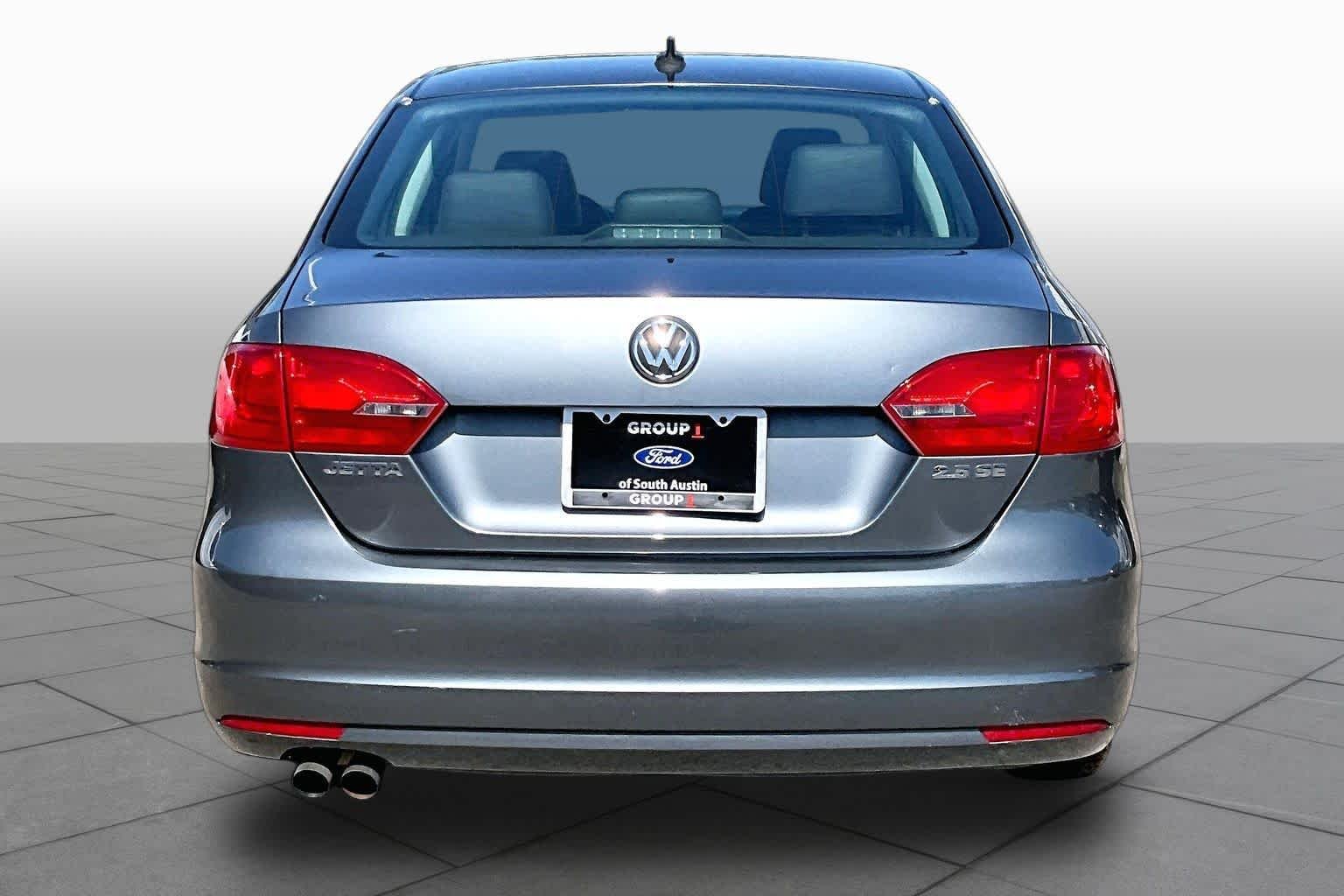 Pre-Owned 2013 Volkswagen Jetta SE