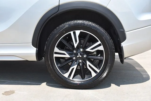 Used 2025 Silver Mitsubishi SEL image 8