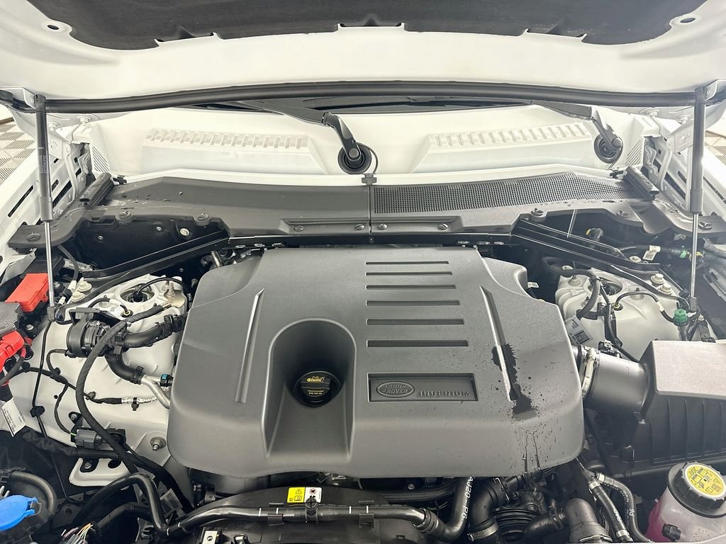 New 2026 Fuji White Land Rover X-Dynamic SE image 29