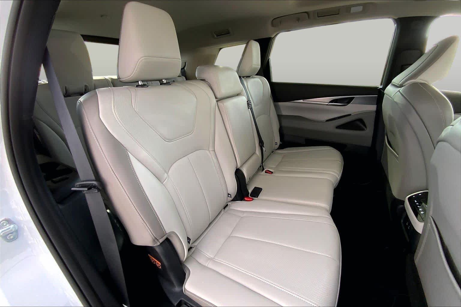 Used 2026 Radiant White INFINITI PURE image 20