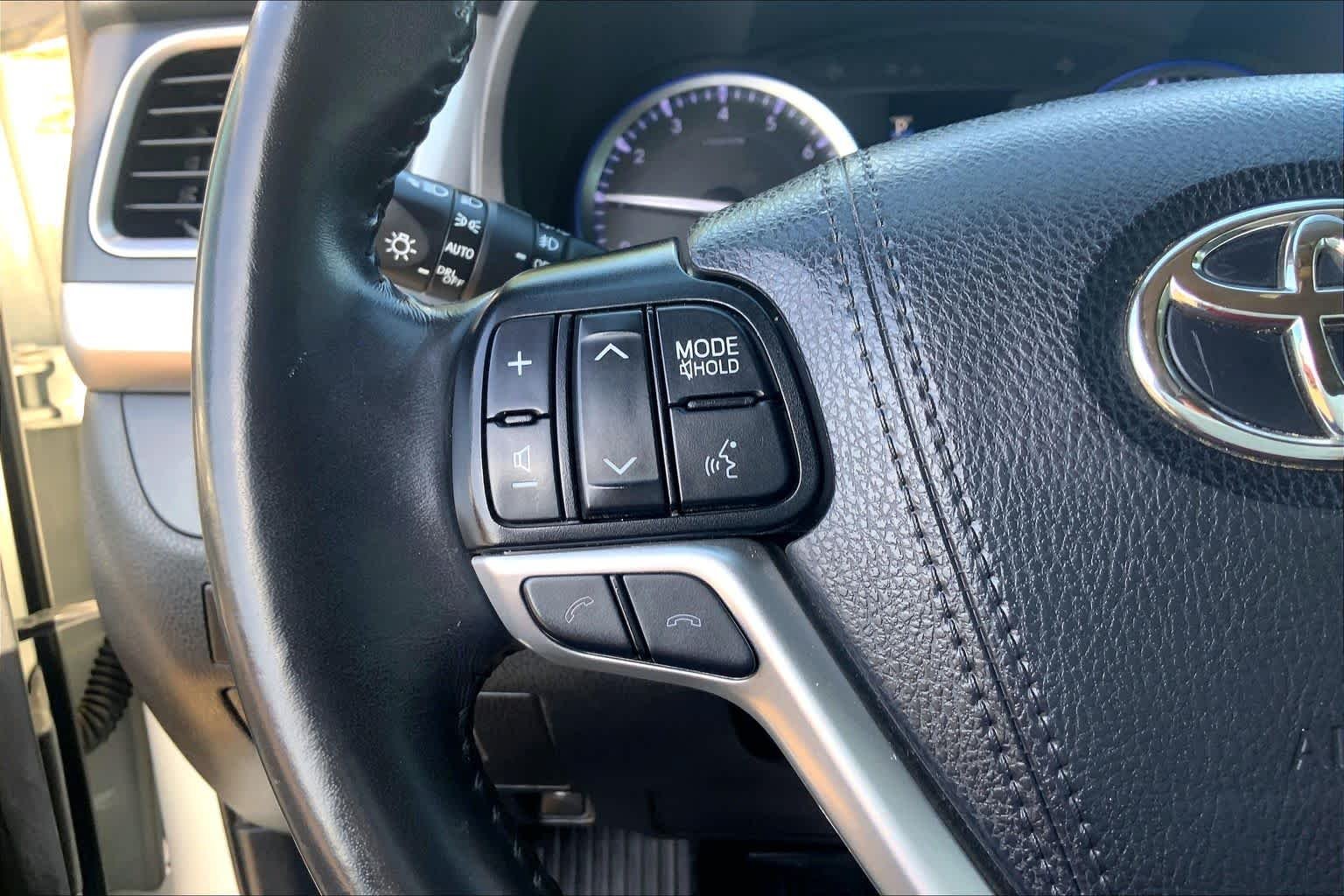 Used 2019 Blizzard Pearl Toyota Limited image 24
