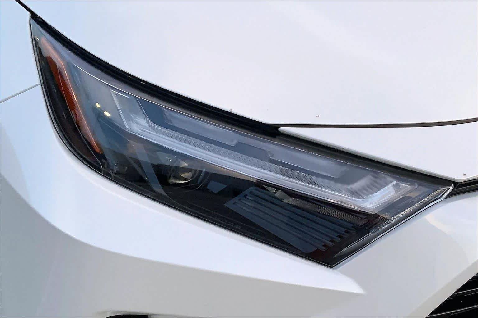 Used 2023 Wind Chill Pearl/Midnight Black Metallic Toyota Hybrid XSE image 26