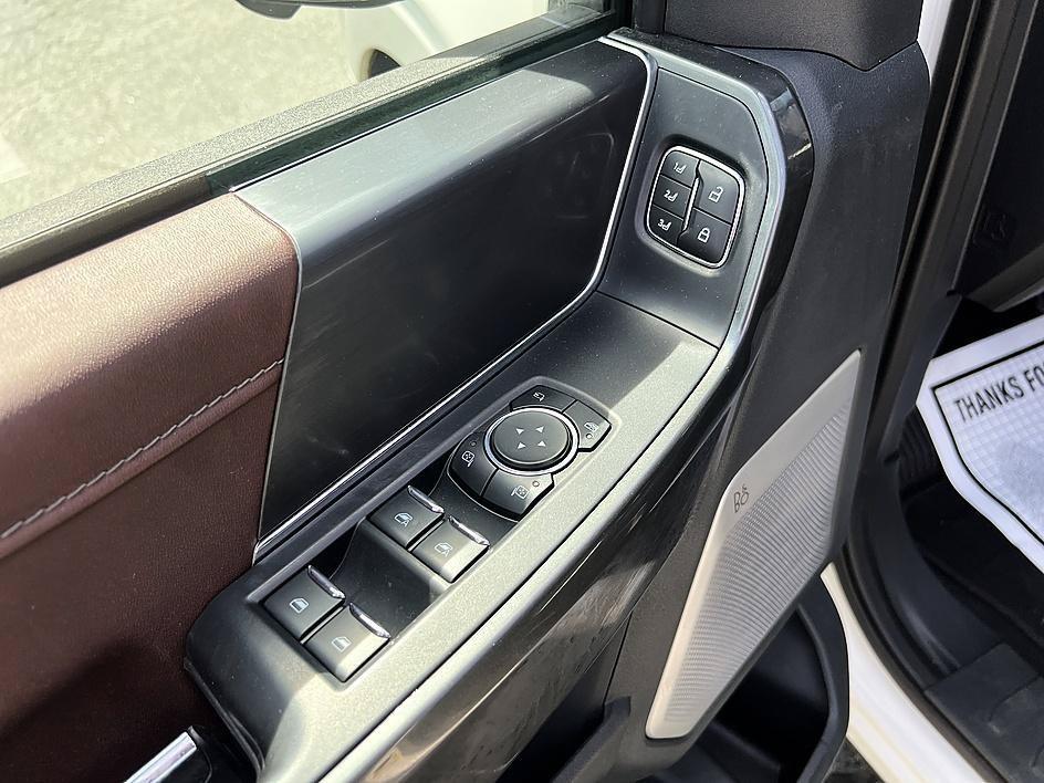 Used 2022 Star White Metallic Tri-Coat Ford LARIAT image 10