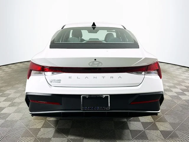 New 2026 Hyundai ELANTRA SE