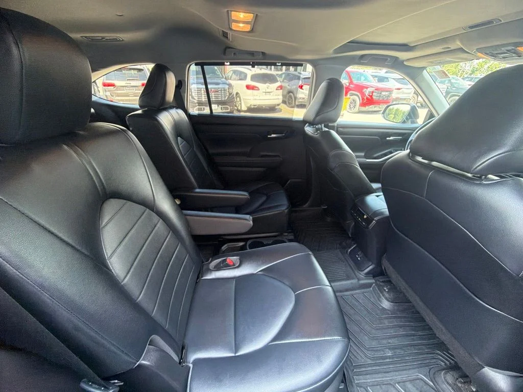 Used 2022 Black Toyota XLE image 42