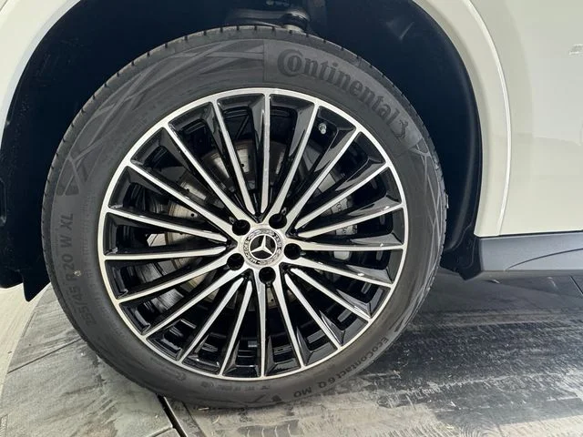New 2027 White Mercedes-Benz GLC 300 image 10