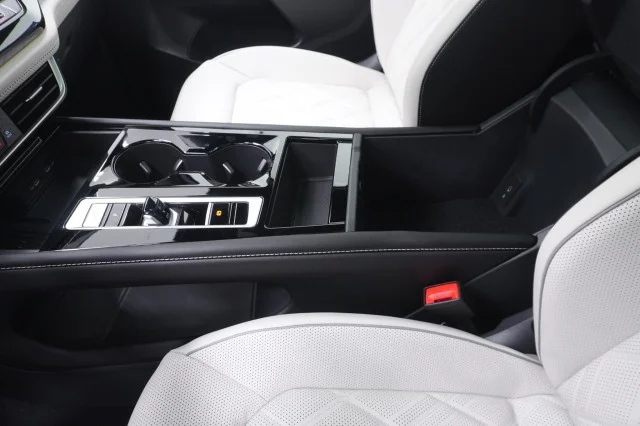 New 2026 Opal White Pearl Volkswagen 2.0T SEL Premium R-Line image 30