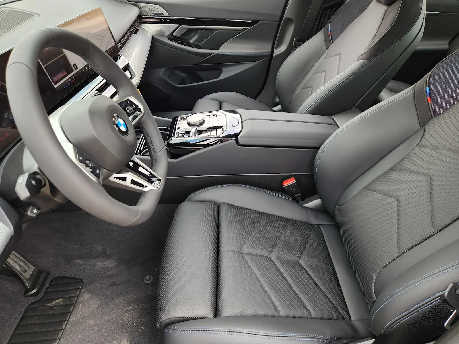 New 2026 Dark Graphite Metallic BMW 530i image 4