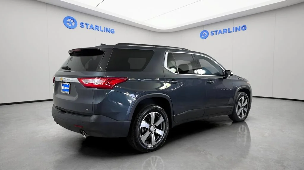 Used 2019 GRAPHITE METALLIC Chevrolet LT Leather image 9