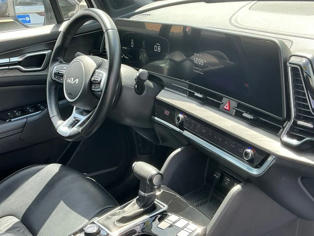 Used 2023 White Kia X-Line image 17