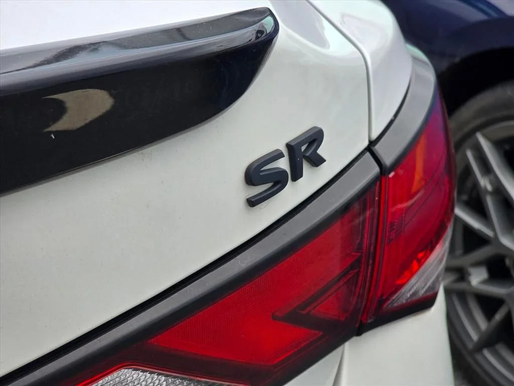 Used 2022 White Nissan SR image 15