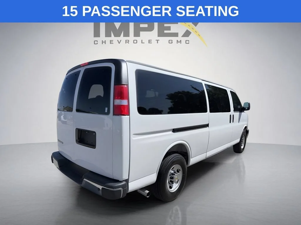 Used 2025 Summit White Chevrolet 1LT image 5