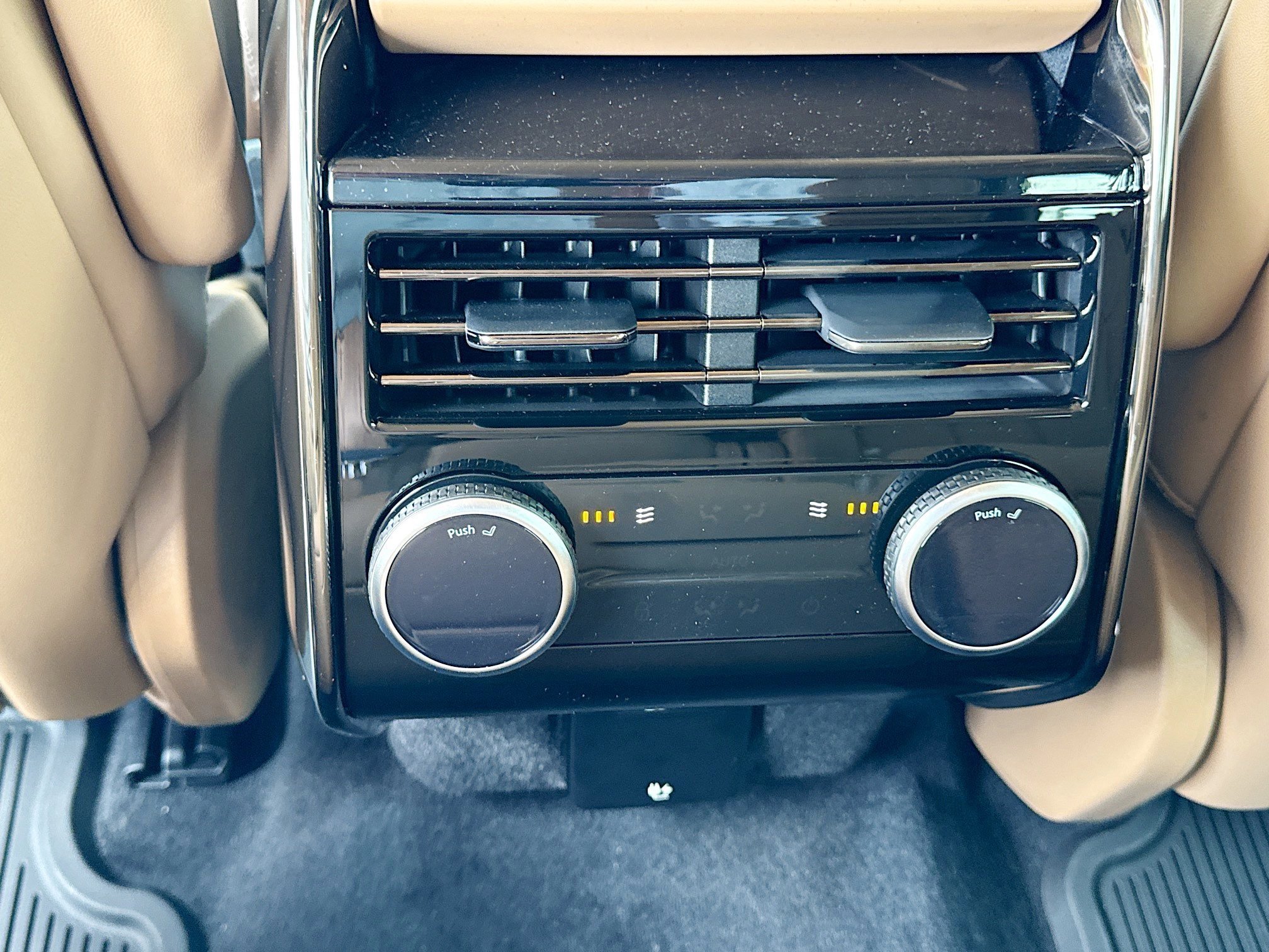 New 2026 Fuji White LAND ROVER SE image 20
