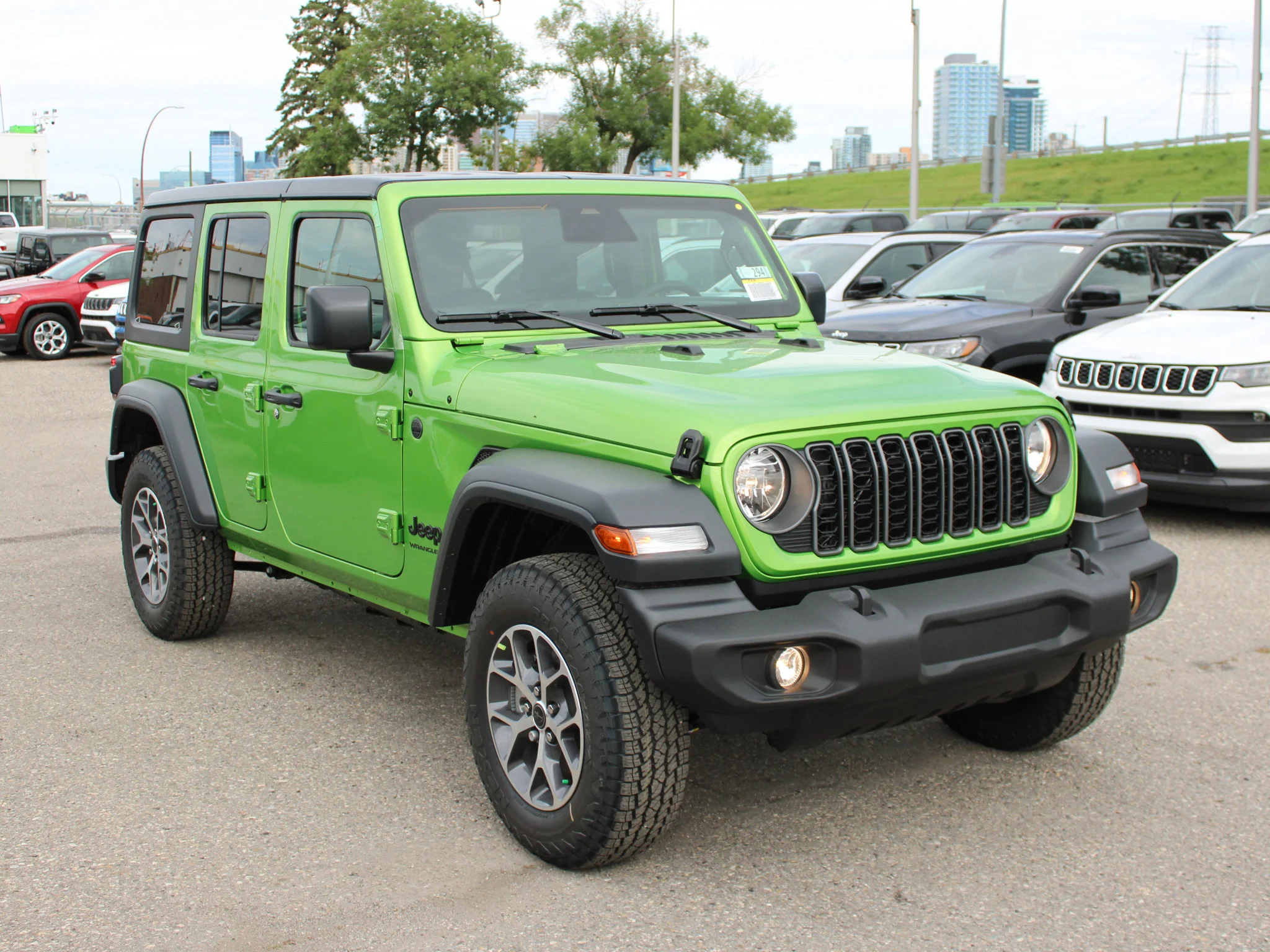 Used 2025 mojito Jeep Sport S* 4 Door 4x4, Remote Start, Heated Seats/Wheel, Alpine Audio image 4