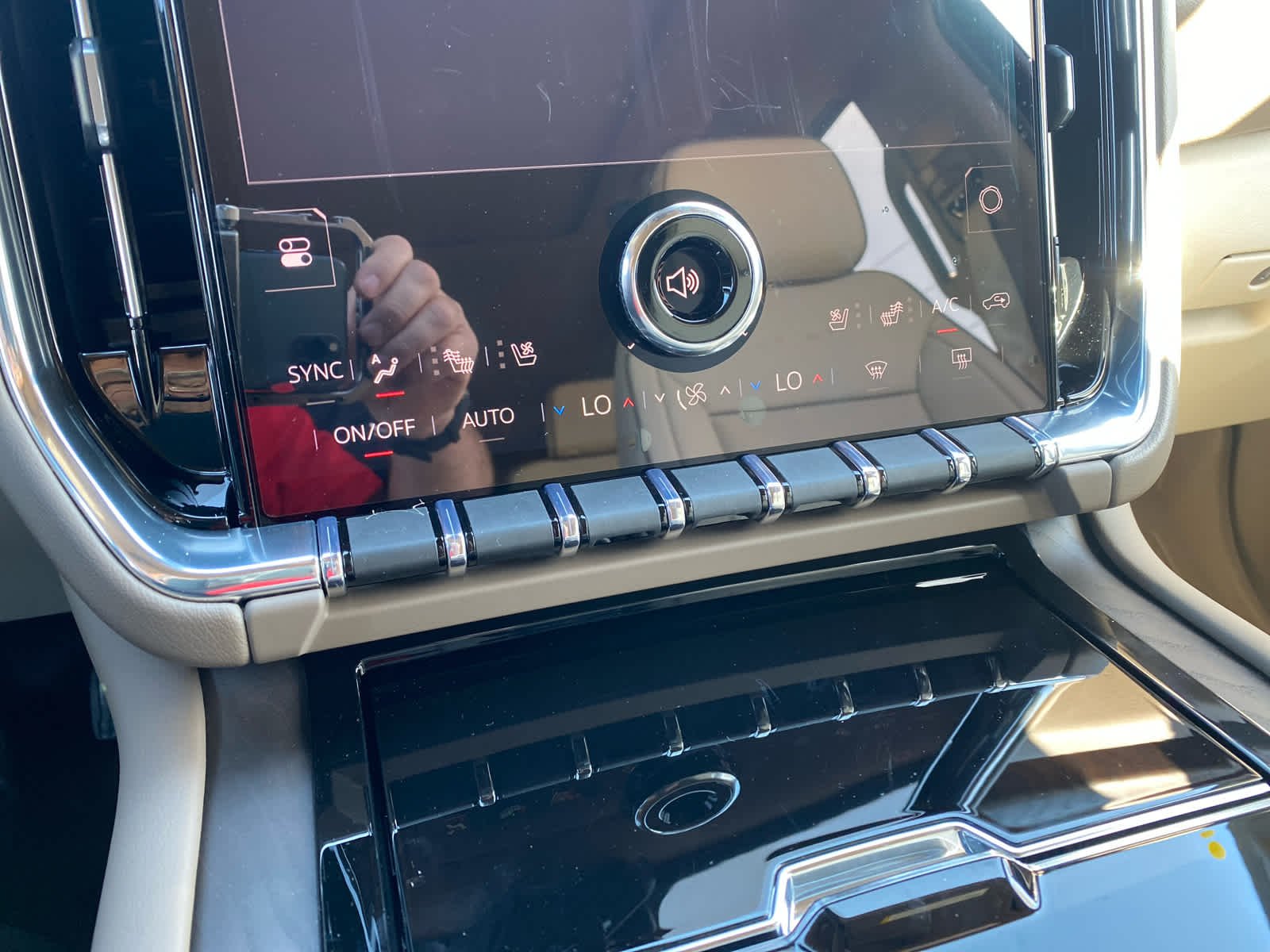 2026 GMC Yukon XL Denali - Photo 18