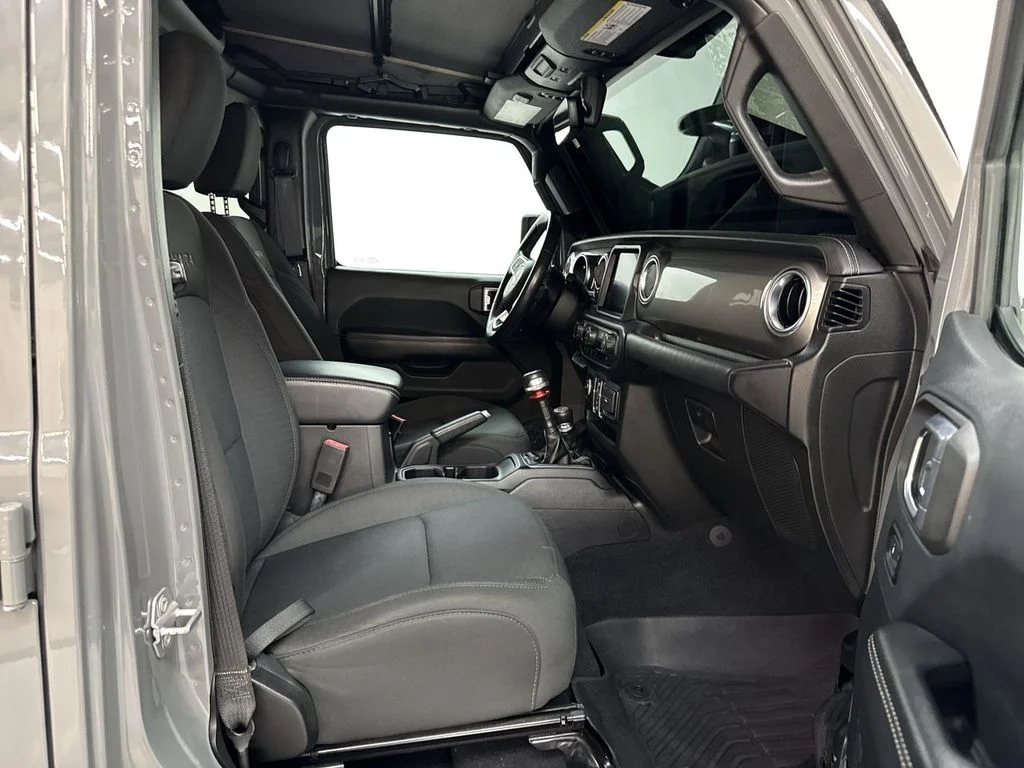 Used 2018 Gray Clearcoat Jeep Unlimited Sahara image 17