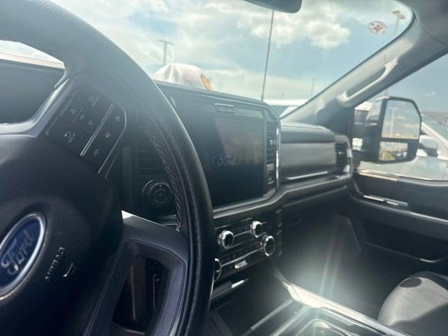 Used 2025 Agate Black Metallic Ford Lariat image 9