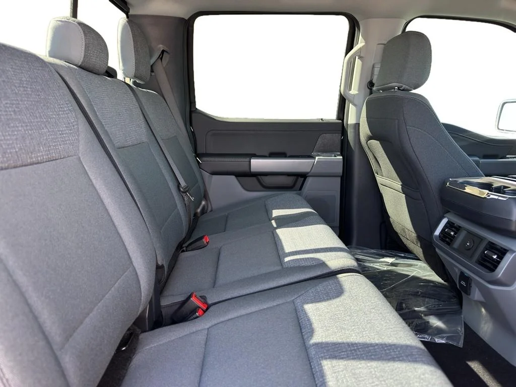 New 2026 Agate Black Metallic Ford XLT image 4