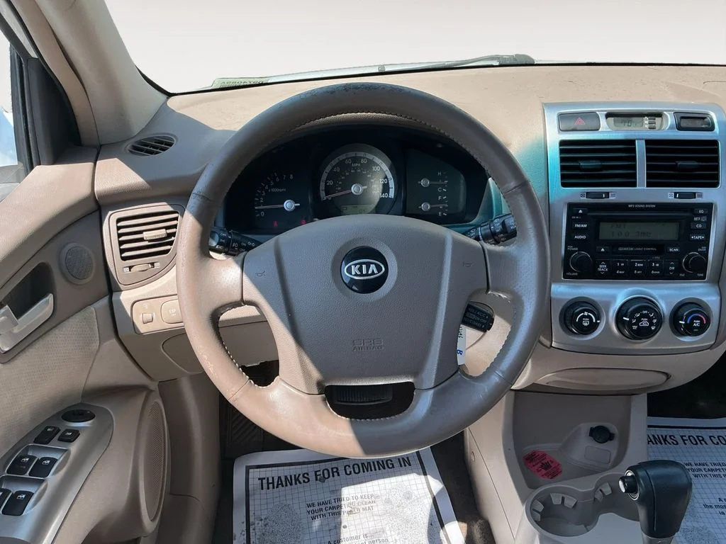 Used 2005 White Kia EX image 13
