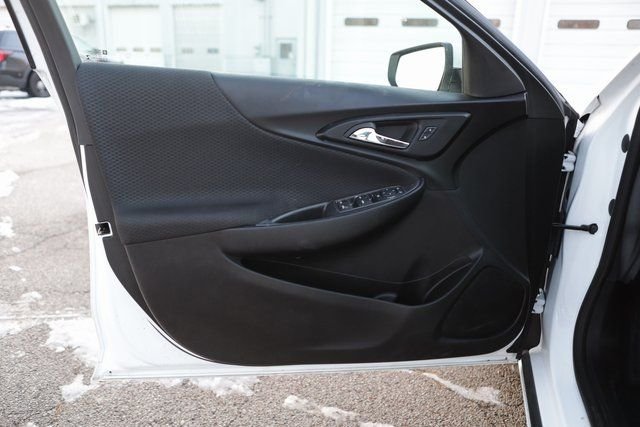 Used 2024 Summit White Chevrolet LT image 8