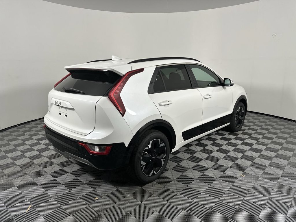 New 2026 Snow White Pearl Kia WIND image 19