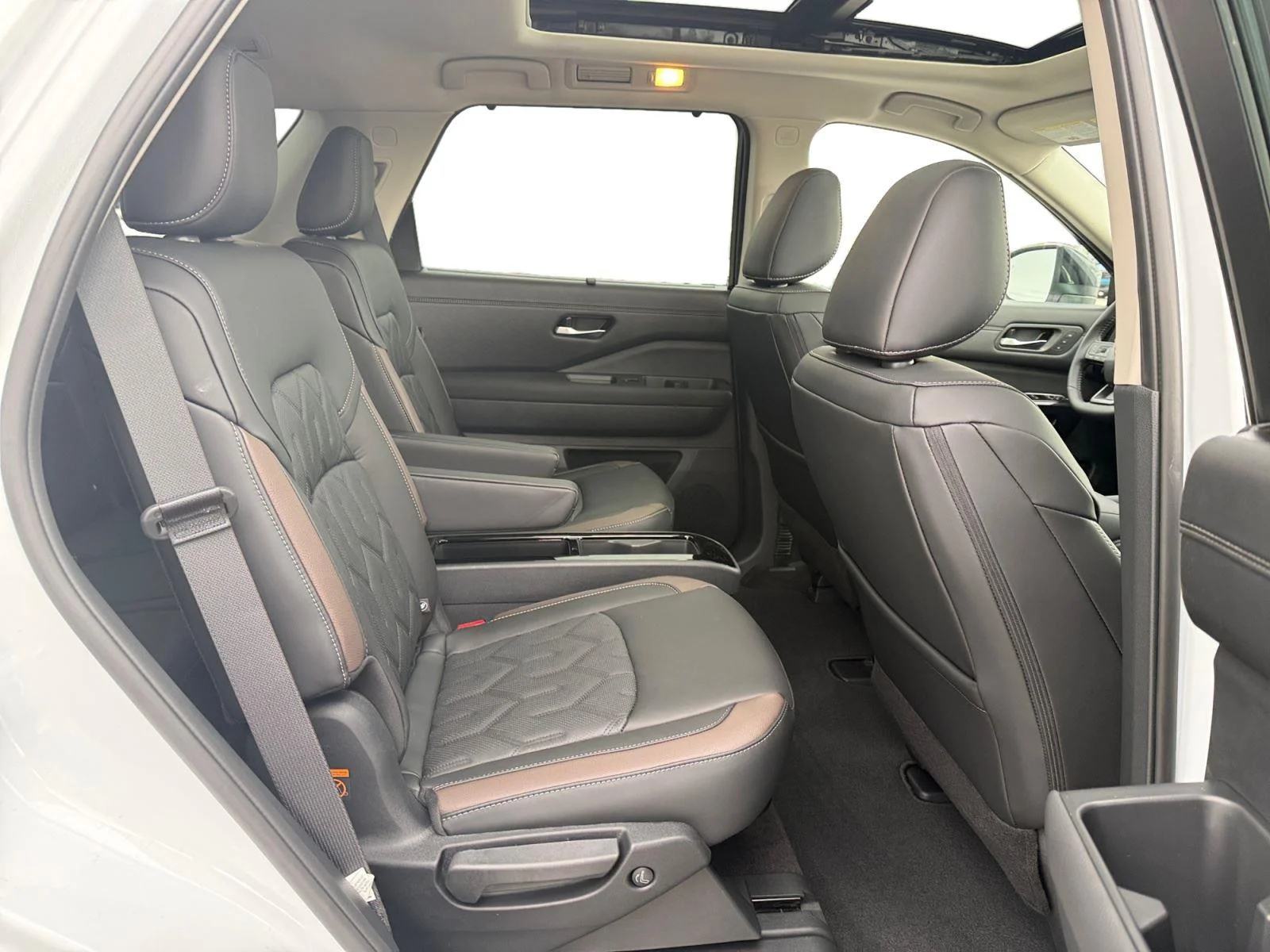 New 2026 Everest White Pearl Tricoat Nissan Platinum image 15