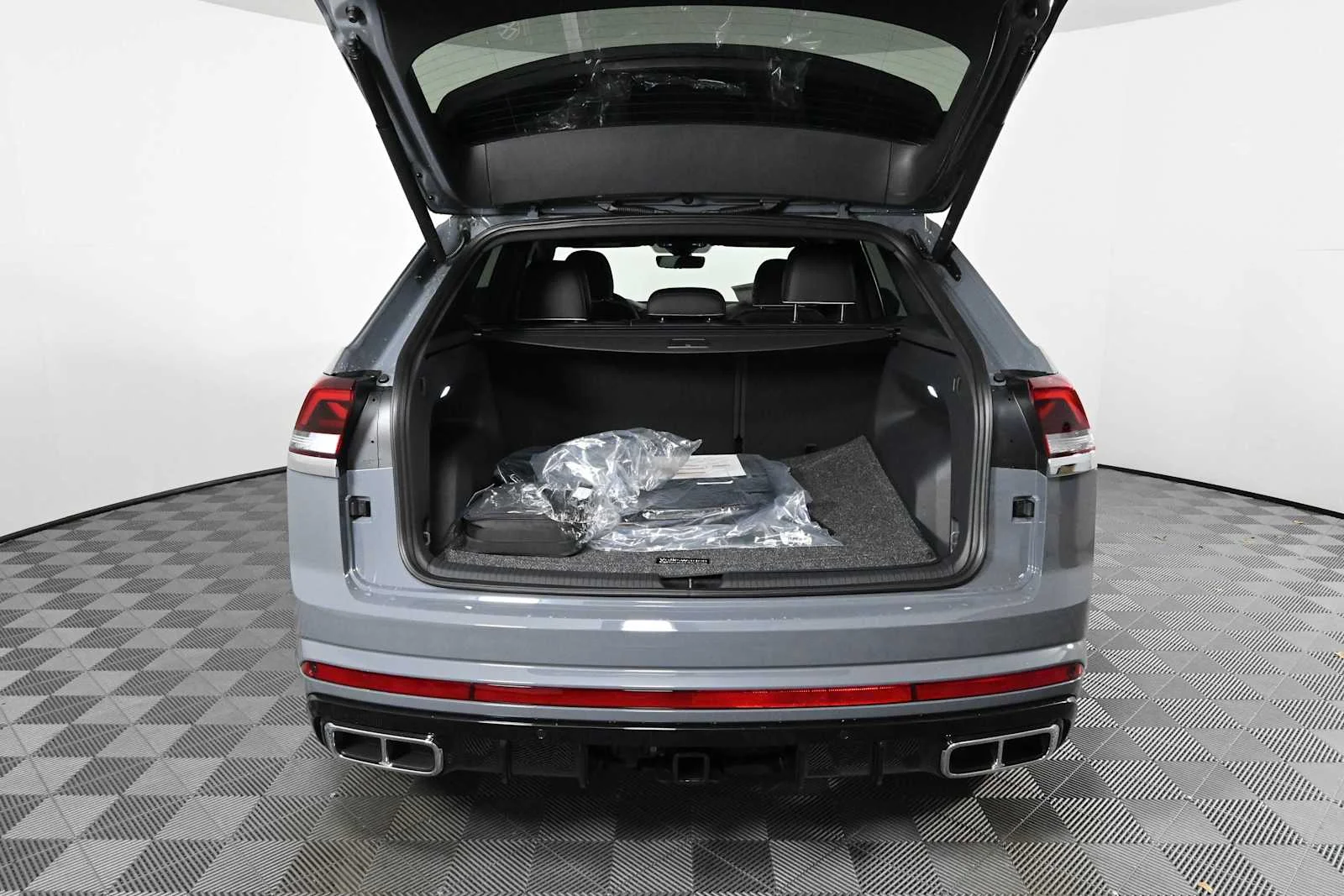 New 2026 Pure Gray Volkswagen 2.0T SEL Premium R-Line image 10