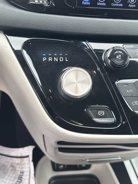 Used 2017 White Chrysler Touring L image 16