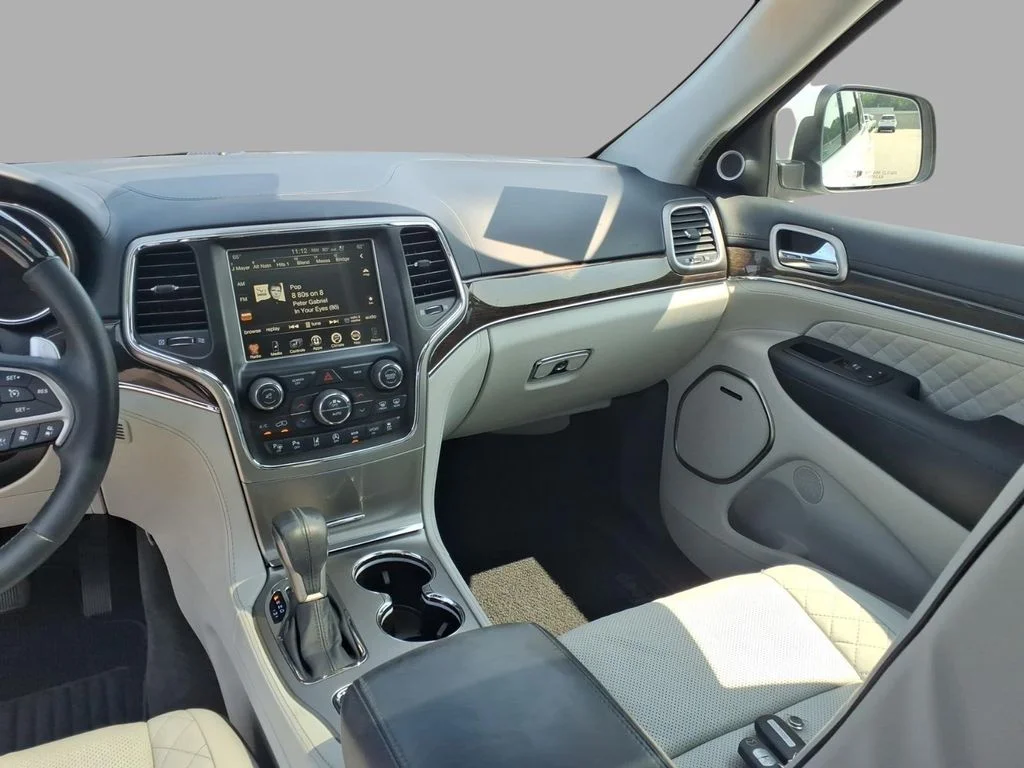 Used 2017 White Jeep Summit image 11