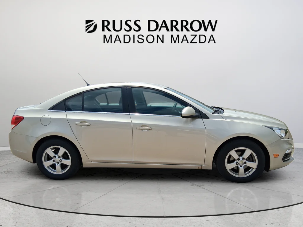 Used 2015 Gold Chevrolet 1LT image 6