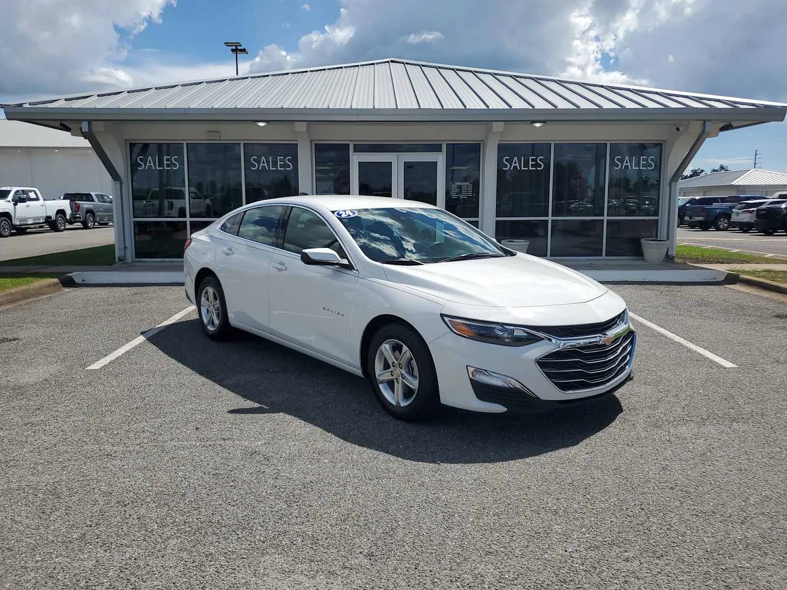 Used 2024 Summit White Chevrolet FL image 9