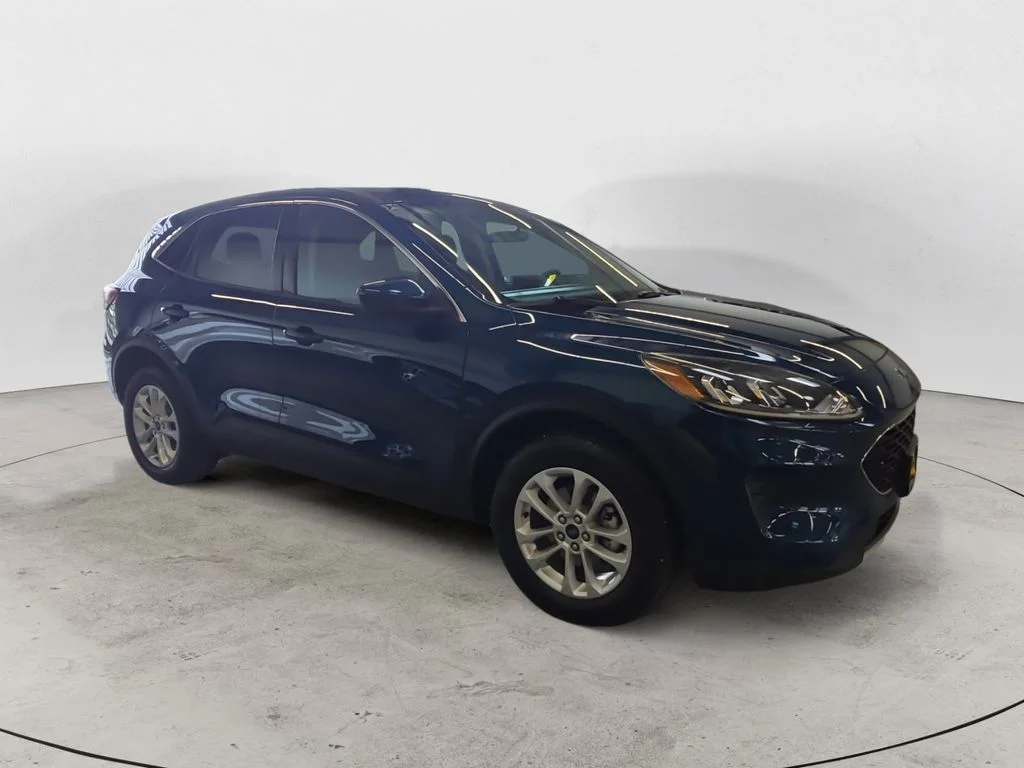 Used 2020 Green Ford SE image 3