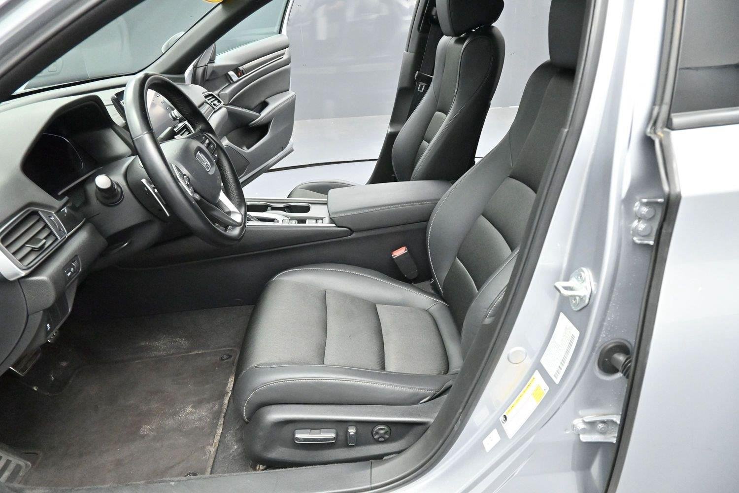 Used 2022 Lunar Silver Metallic Honda Sport image 13