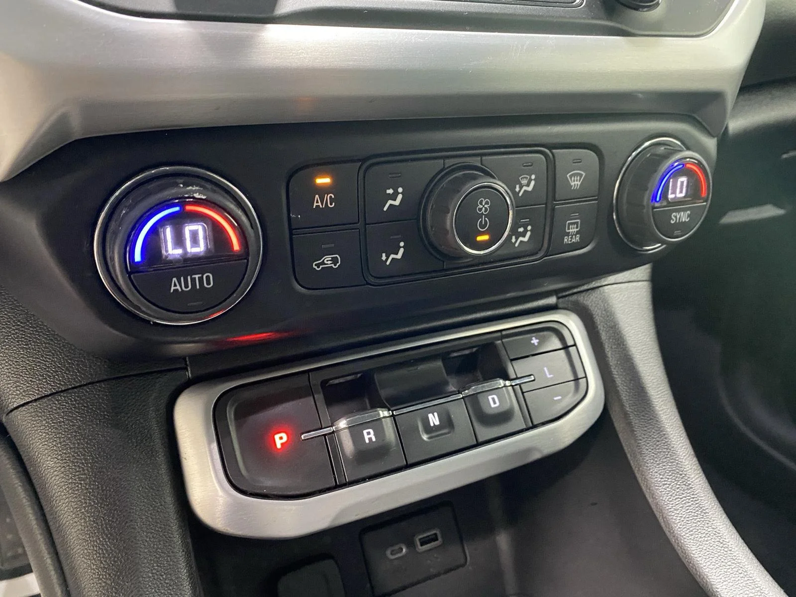 Used 2020 Red Quartz Tintcoat GMC SLE image 26