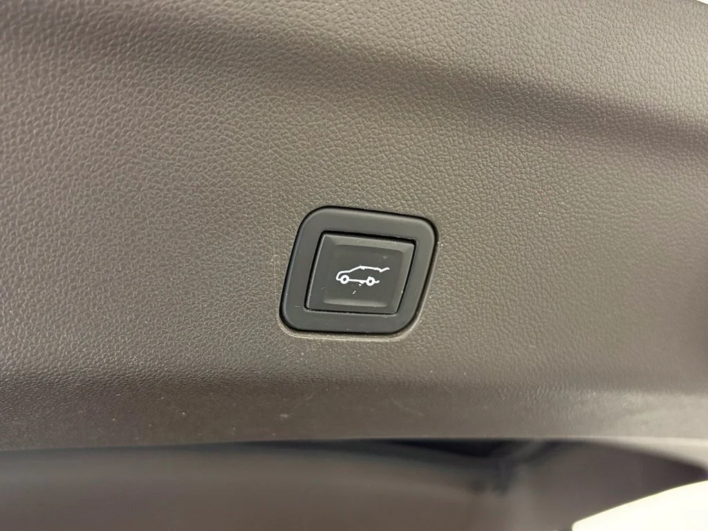 Used 2021 White Chevrolet LT image 40