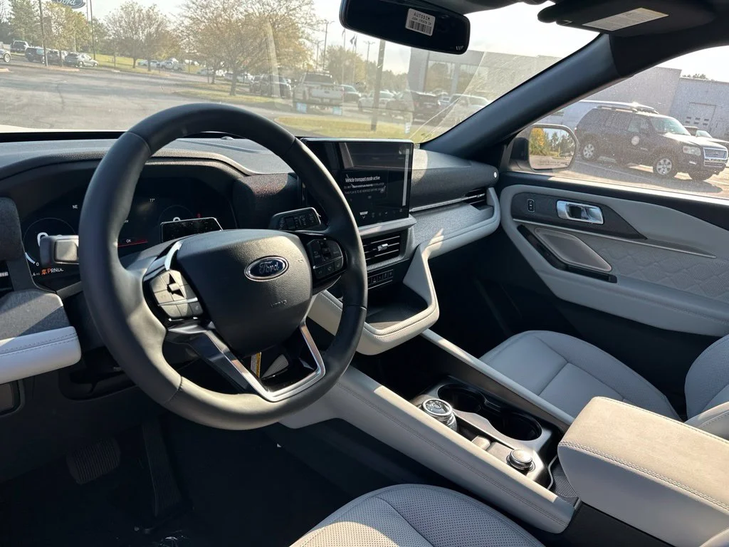 New 2027 Star White Metallic Tri-Coat Ford Platinum™ image 14