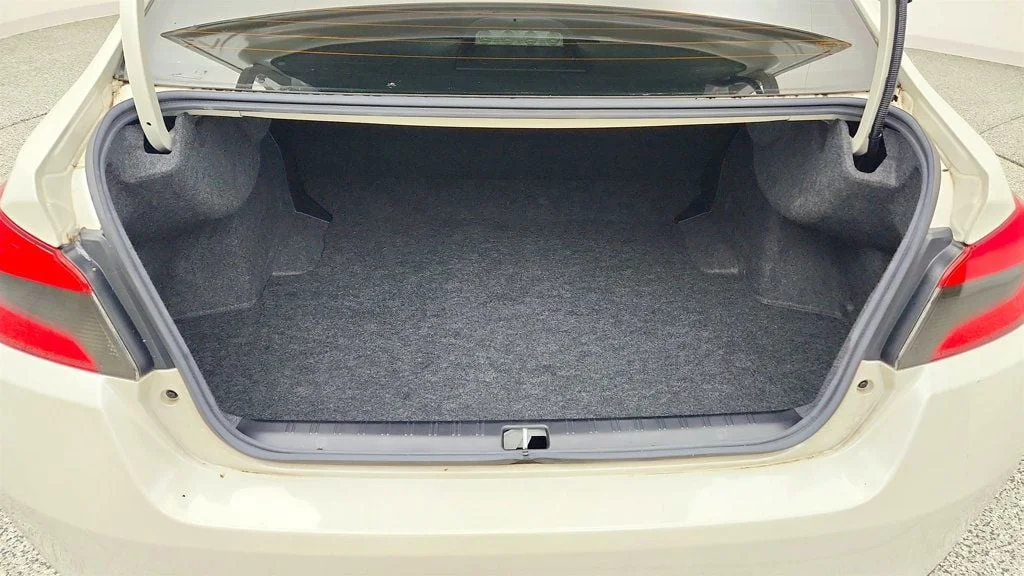 Used 2020 Crystal White Pearl Subaru Manual image 22