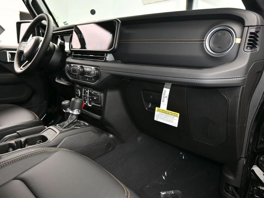 New 2026 Black Clear-Coat Exterior Paint Jeep Sahara image 40