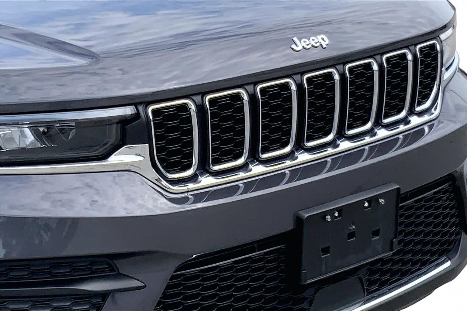 Used 2024 Baltic Gray Metallic Clearcoat Jeep Laredo X image 25