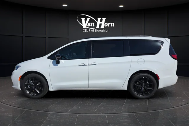 New 2026 Bright White Clear-Coat Exterior Paint Chrysler Limited image 13