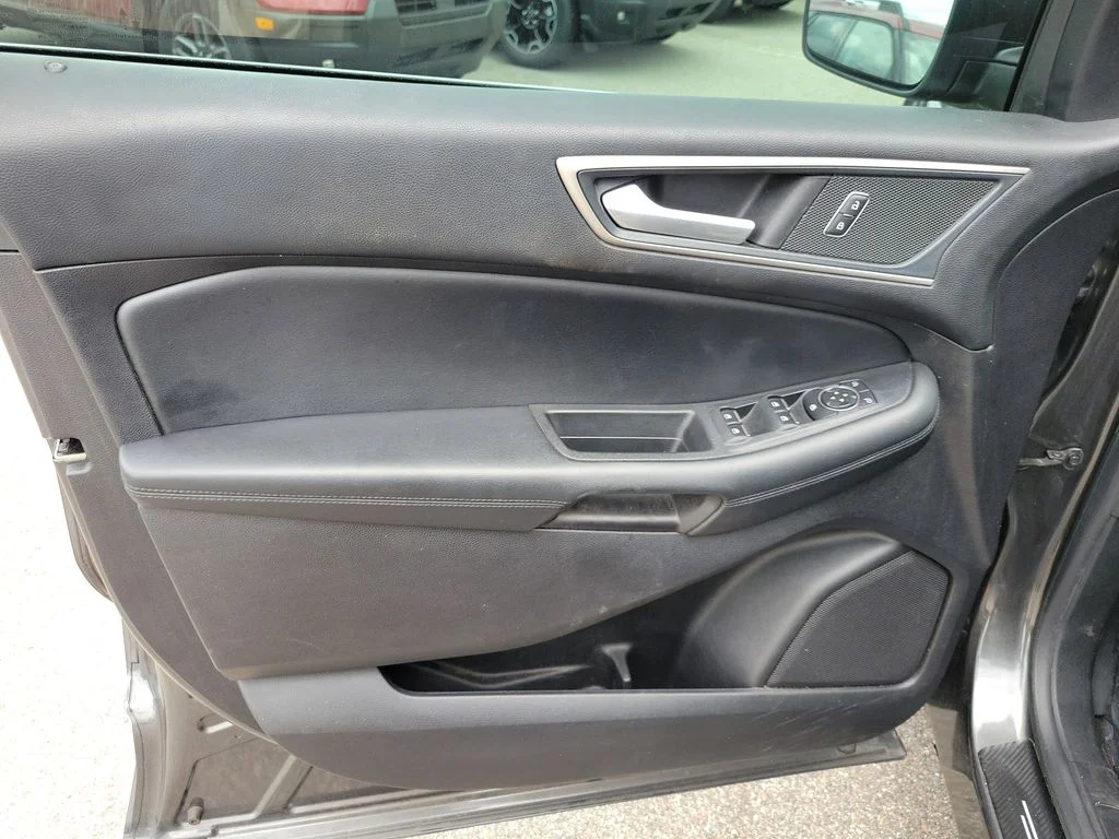 Used 2020 Magnetic Metallic Ford SEL image 15