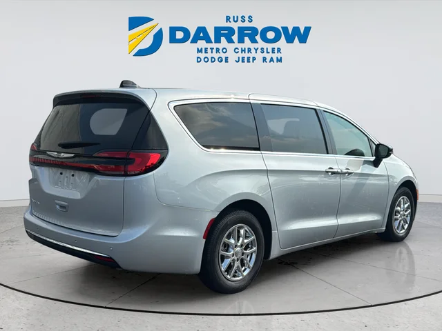 Used 2024 Silver Chrysler Touring L image 5