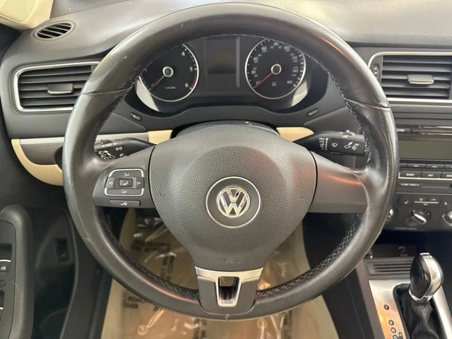 Used 2014  Volkswagen 2.0L TDI image 28